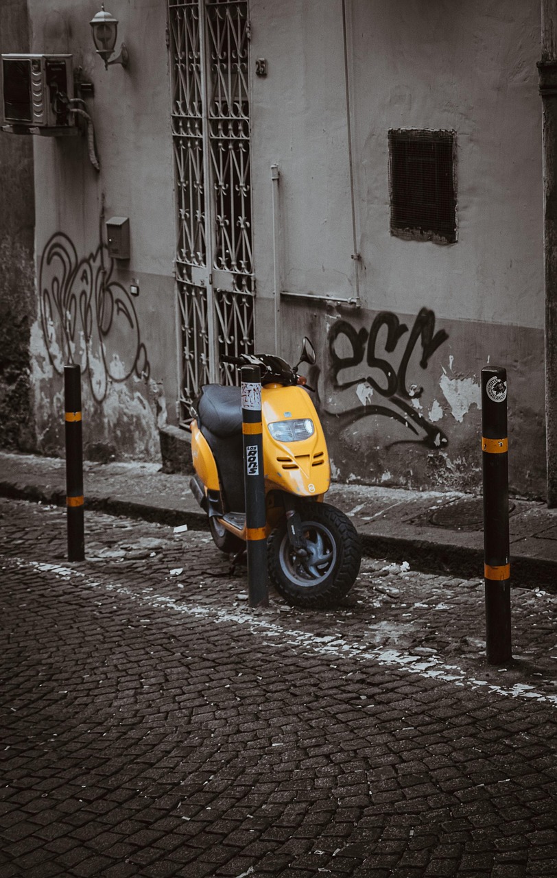 NIU KQi Air vs Unagi Model One Voyager: Unveiling the Best Commuter Scooter
