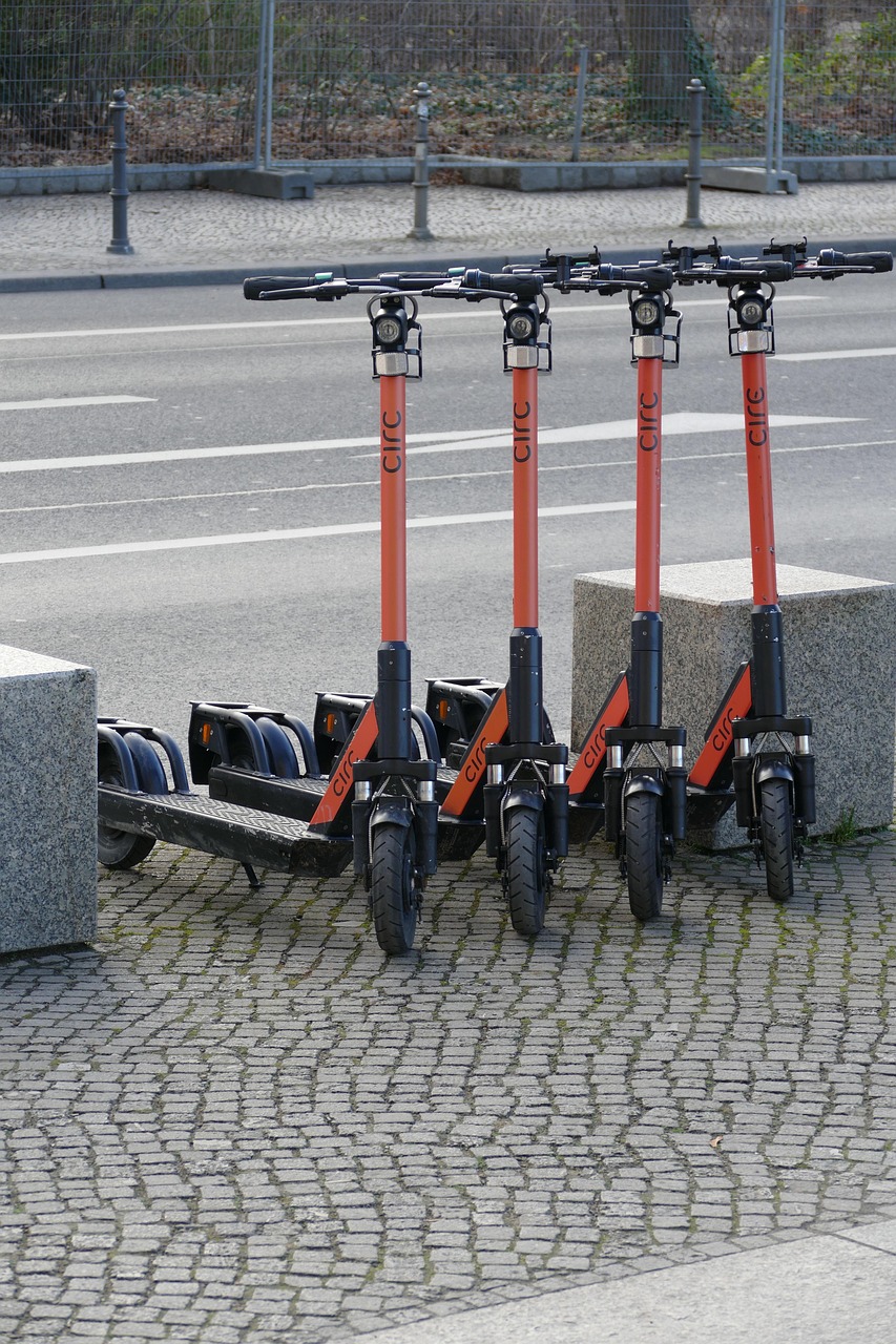 EMOVE Cruiser S vs. Segway Ninebot Max G3: Unveiling the Best Urban Commuter Scooter